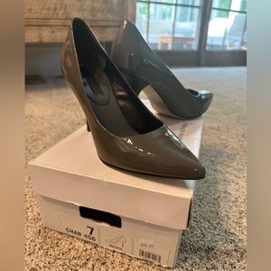 Banana Republic shiny grey pumps. Perfect Condition, size 7.